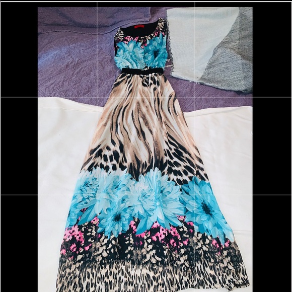 Size small long Flowy dress! Soo pretty - Picture 2 of 4